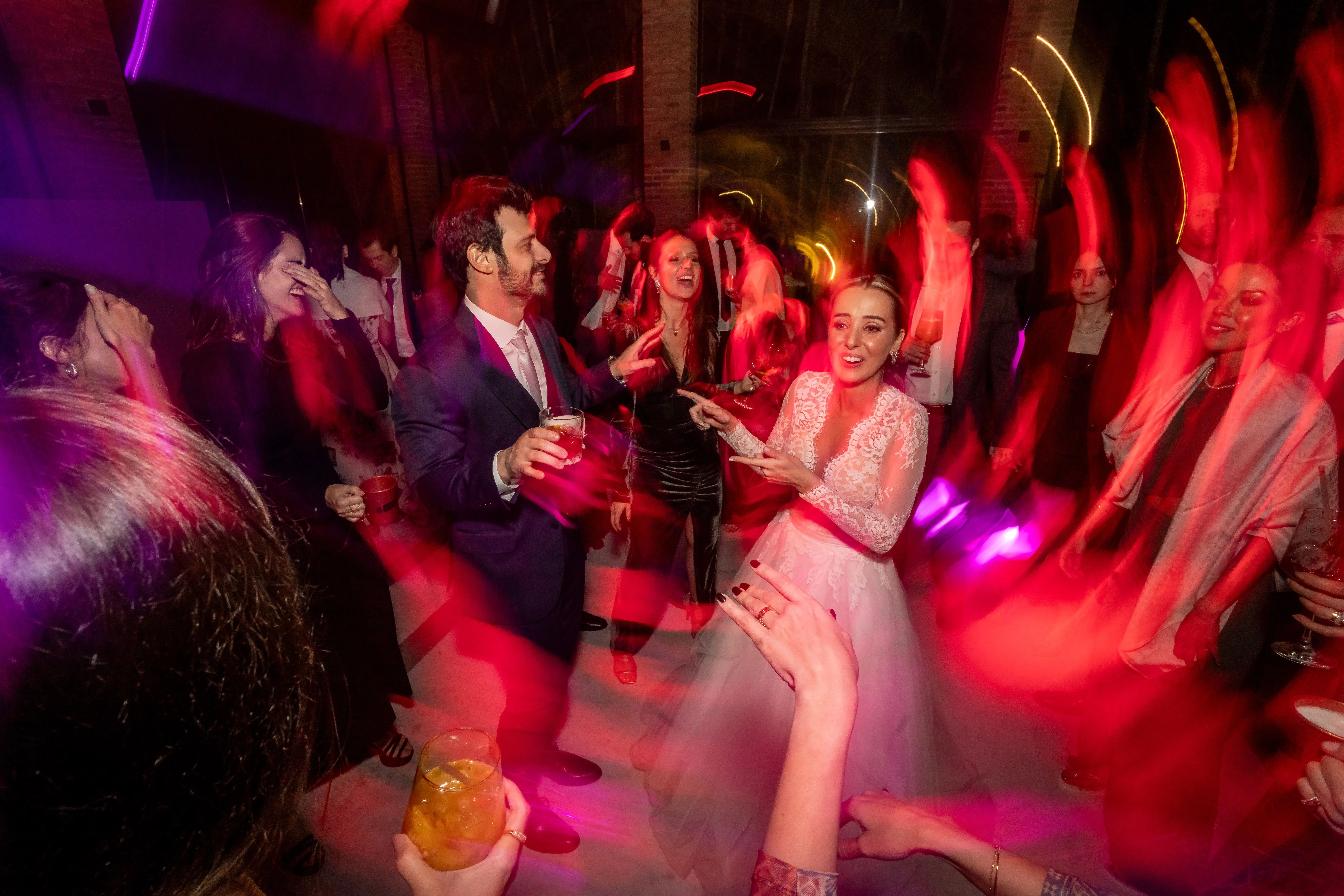 festa de casamento animada